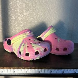 CROCS children size 5 PINK yellow purple swirl NEW